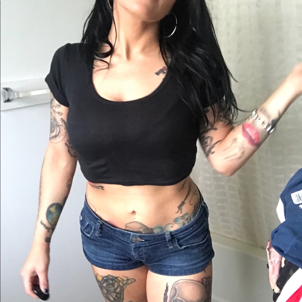☠️*3for25* || plain black stretchy cotton crop☠️
